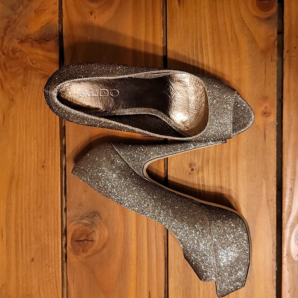 Gold‎ glitter Aldo heel pumps